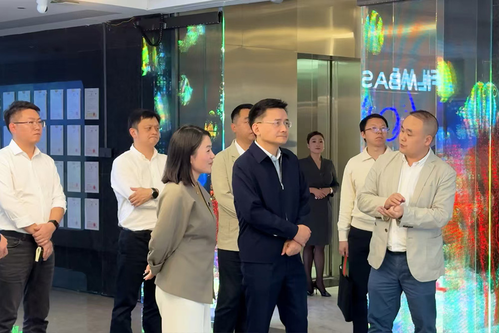 Longgang District Mayor Mr. Wang Zefei Visited Filmbase to Learn More About the Company's Innovation and Development Dynamics